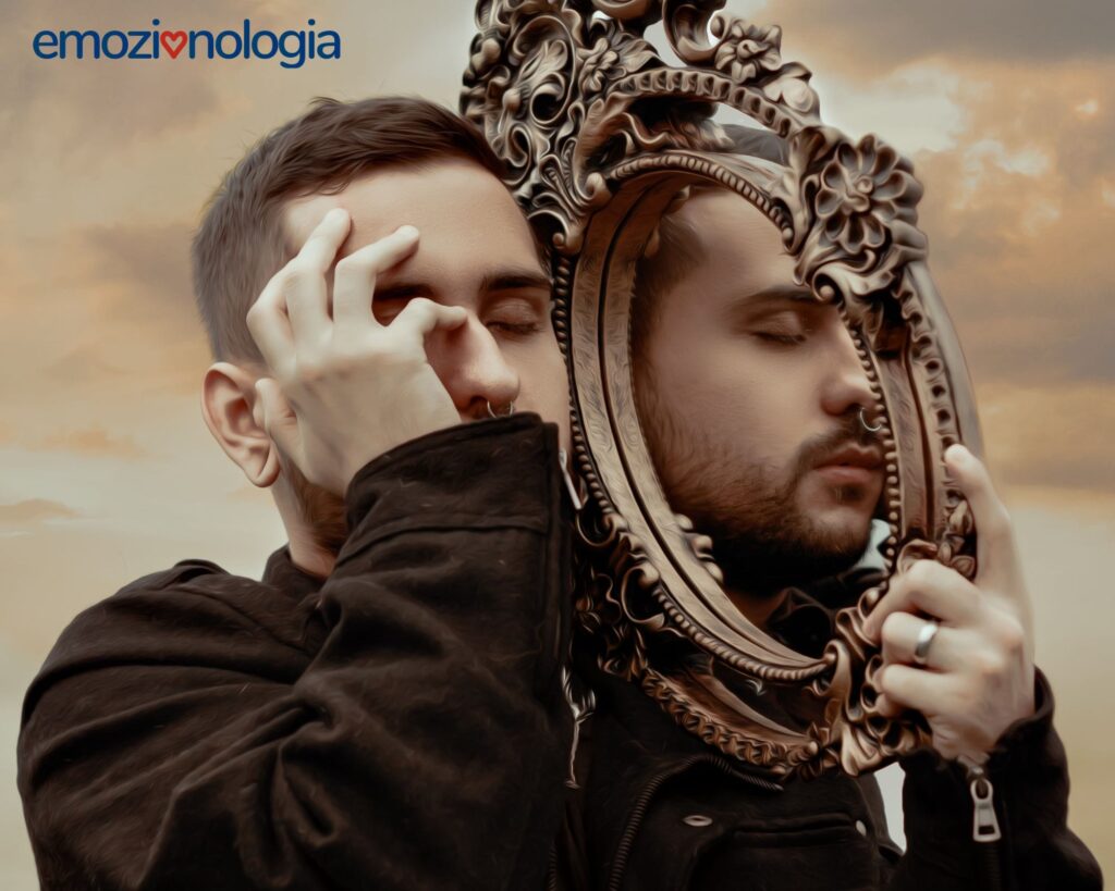 scopri chi sei guardandoti allo specchio